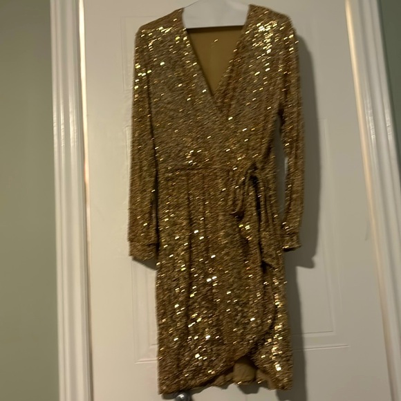 GOLD DRESS - Picture 3 of 12
